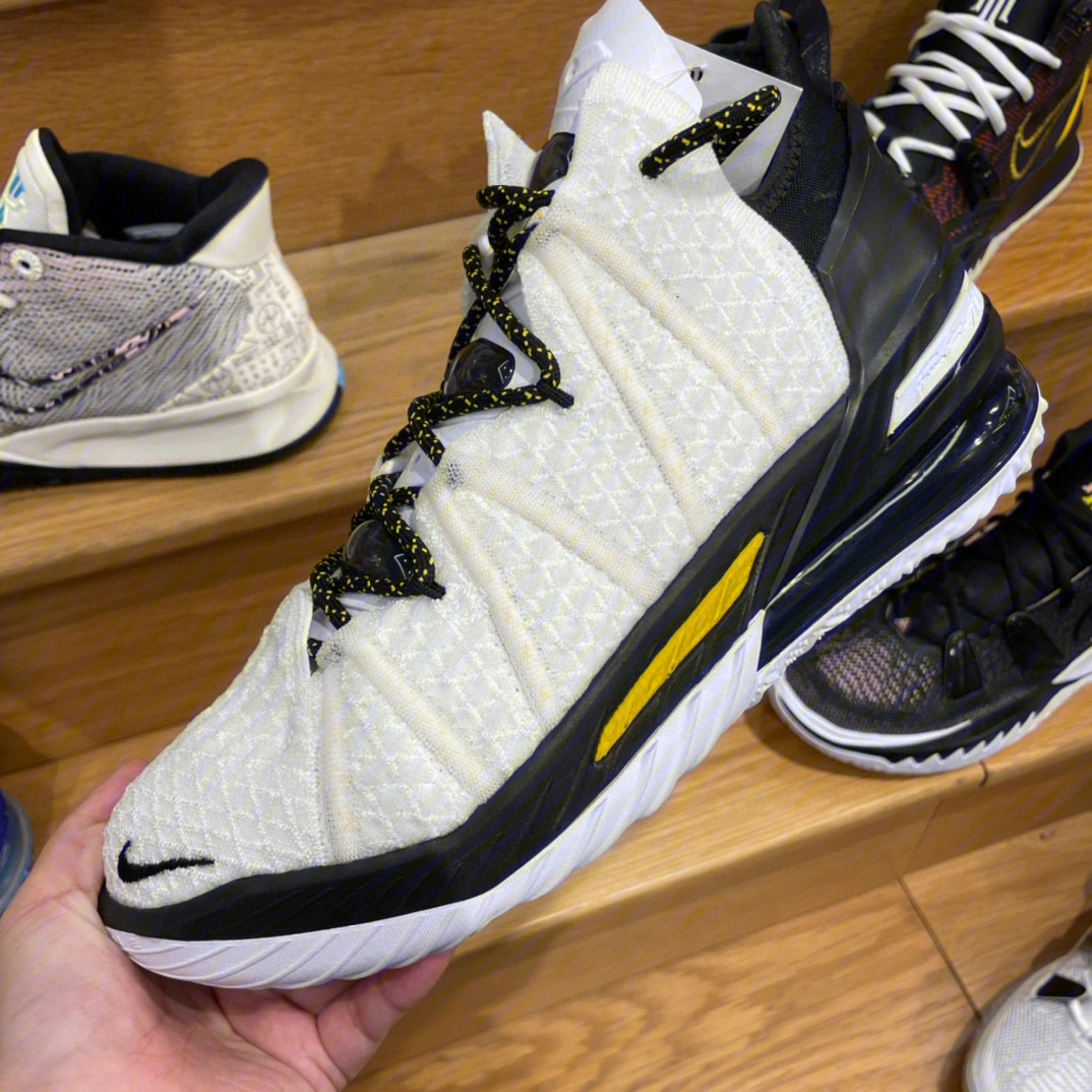 实战篮球鞋nikelebron18白黑黄配色