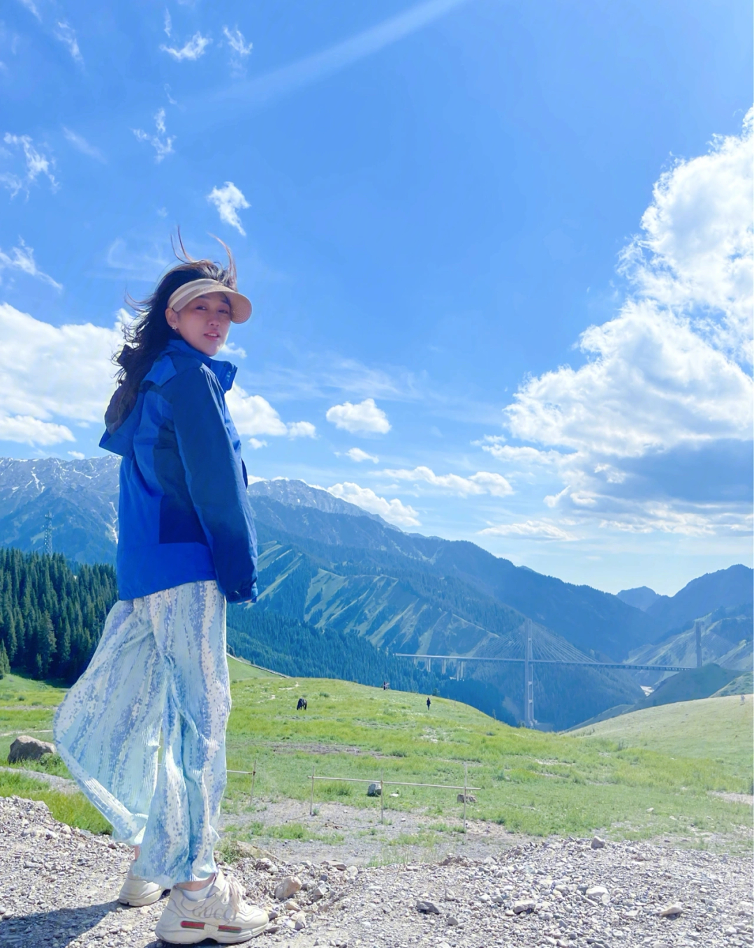 新疆旅游人物照片图片