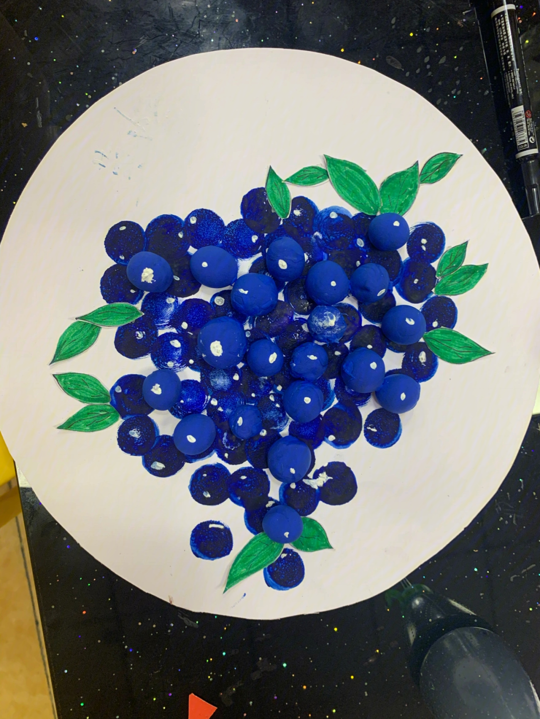 儿童绘画好吃的蓝莓