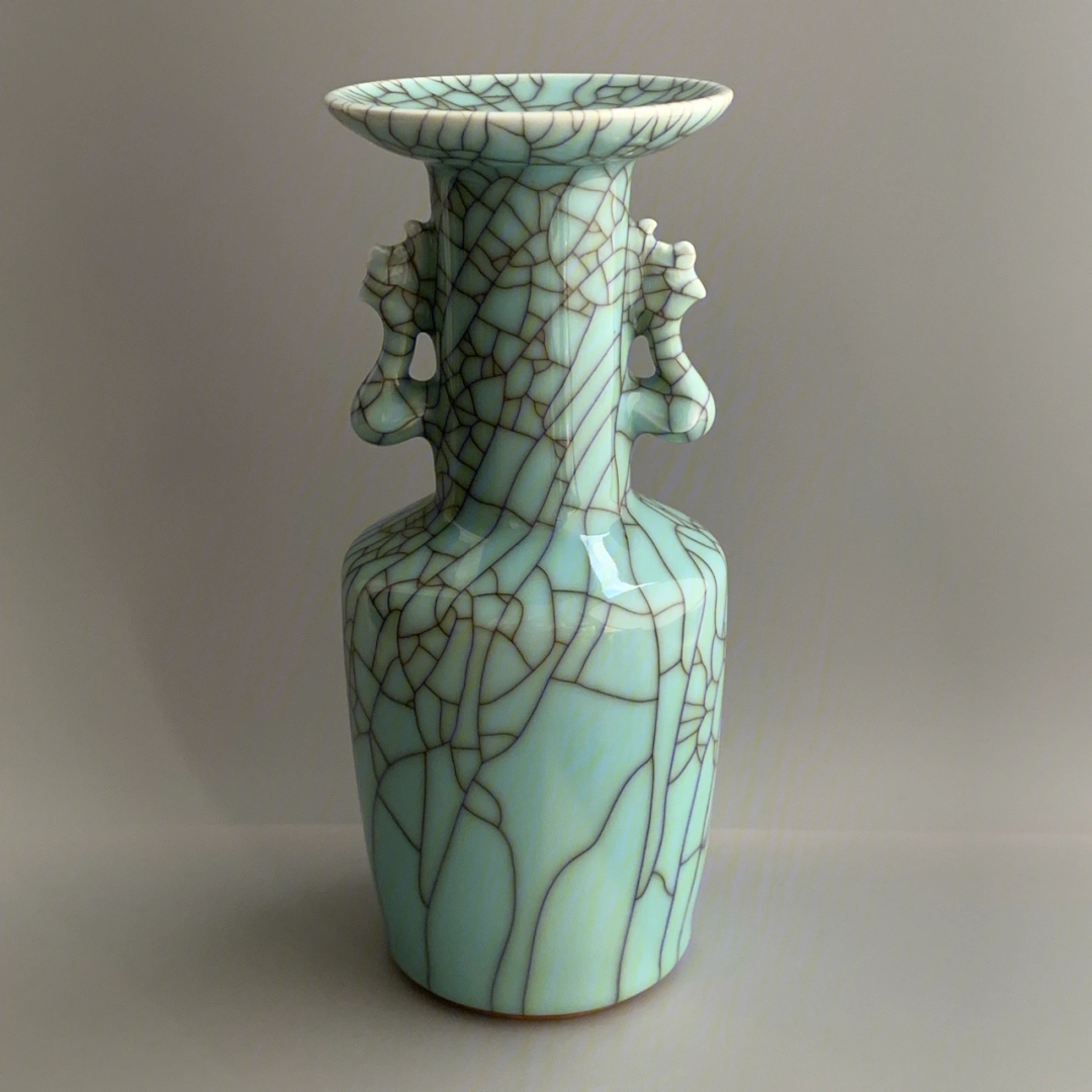 《中国陶瓷·龙泉窑瓷器》已成为龙泉窑的代表器物凤耳瓶的用途是供养