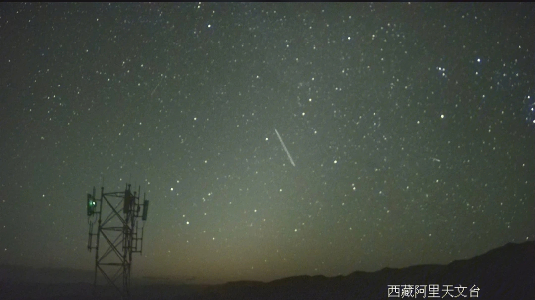 流星划过的夜空