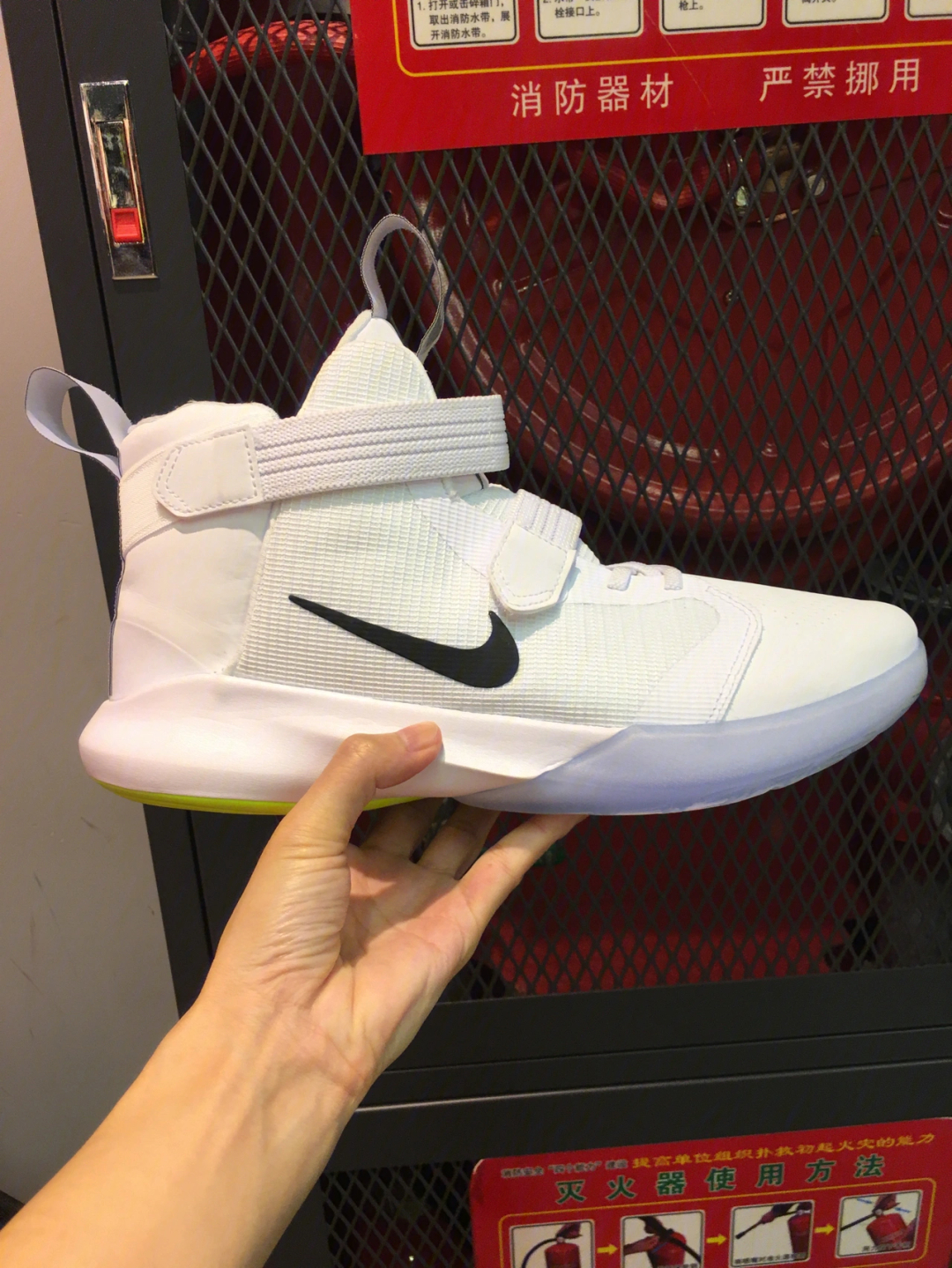 耐克nikeprecisioniiiflyease4e篮球鞋