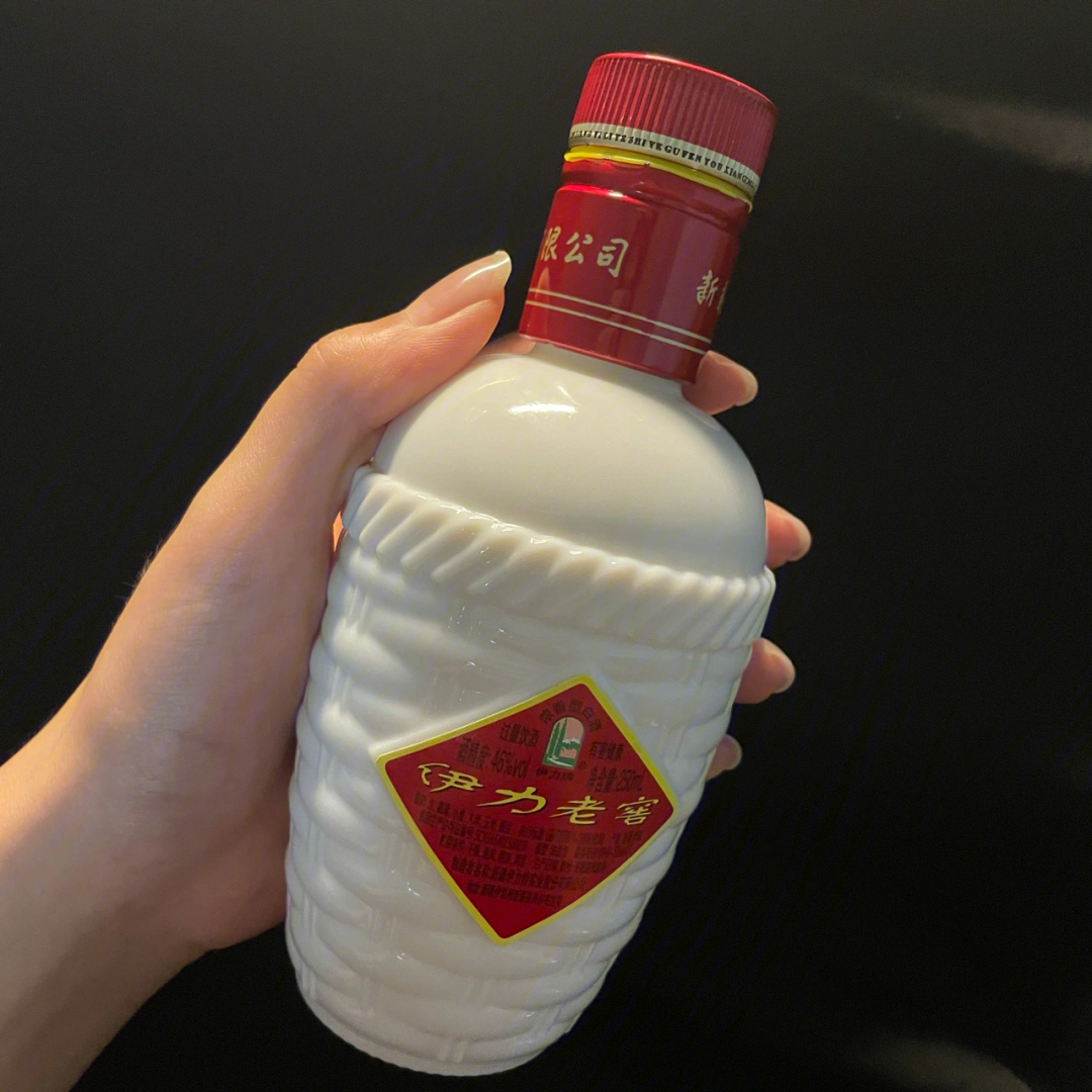 新疆黑哥酒桌吉他弹唱图片