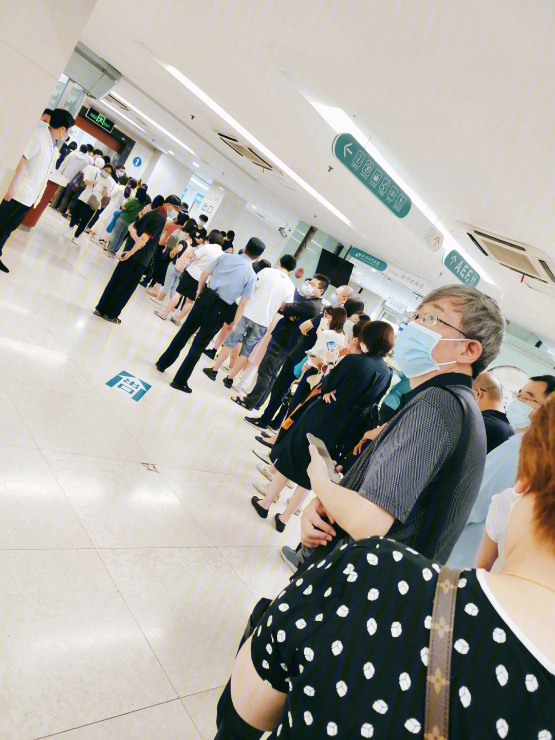 奔牛机场核酸图片