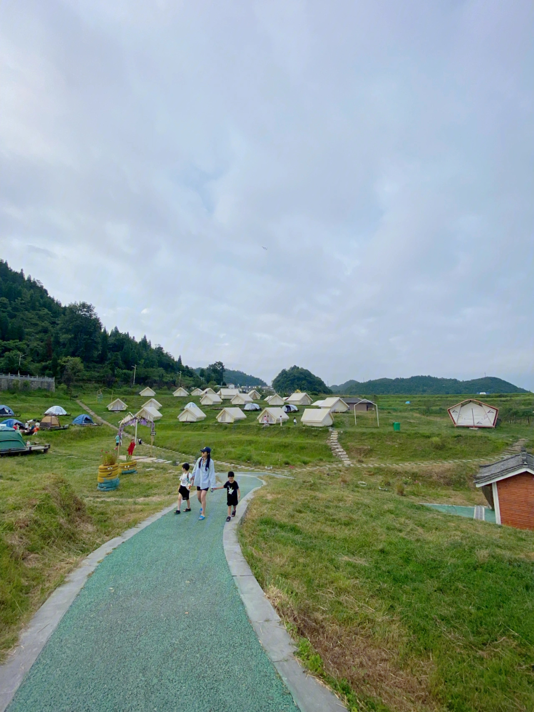 高坡乡扰绕村露营基地图片