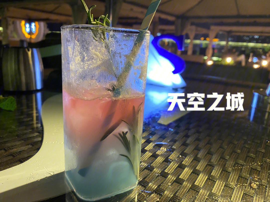 天空之城鸡尾酒图片