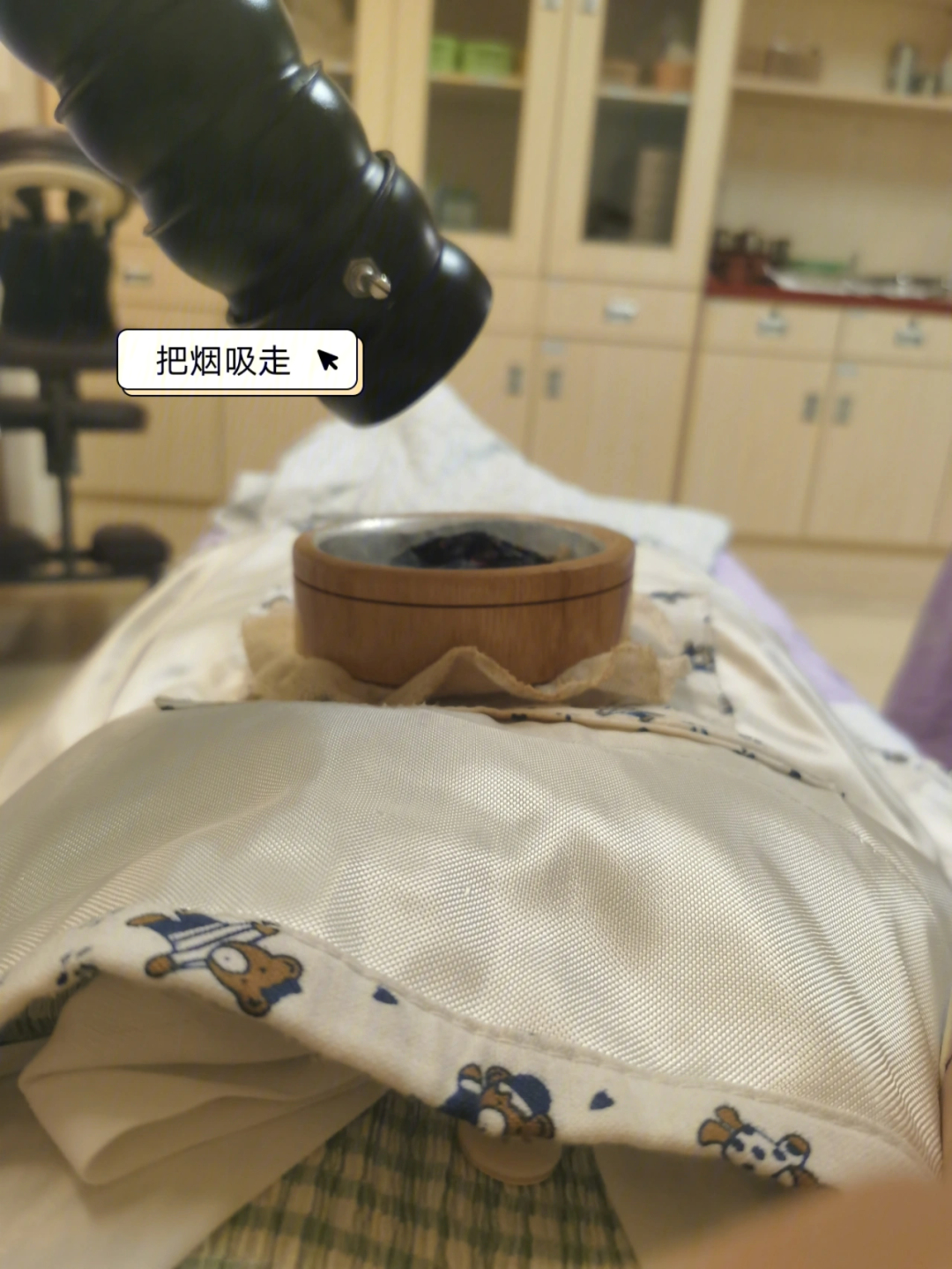 信奉中医的我第一次到医院体验了次艾灸之前去医院治疗痛经 都是做一