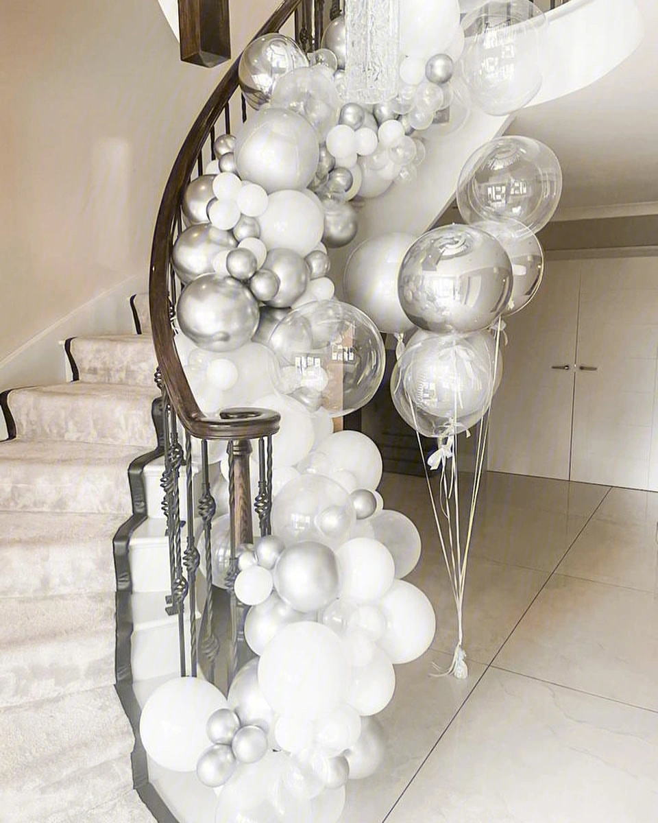 气球派对别墅布置别墅楼梯走廊气球装饰