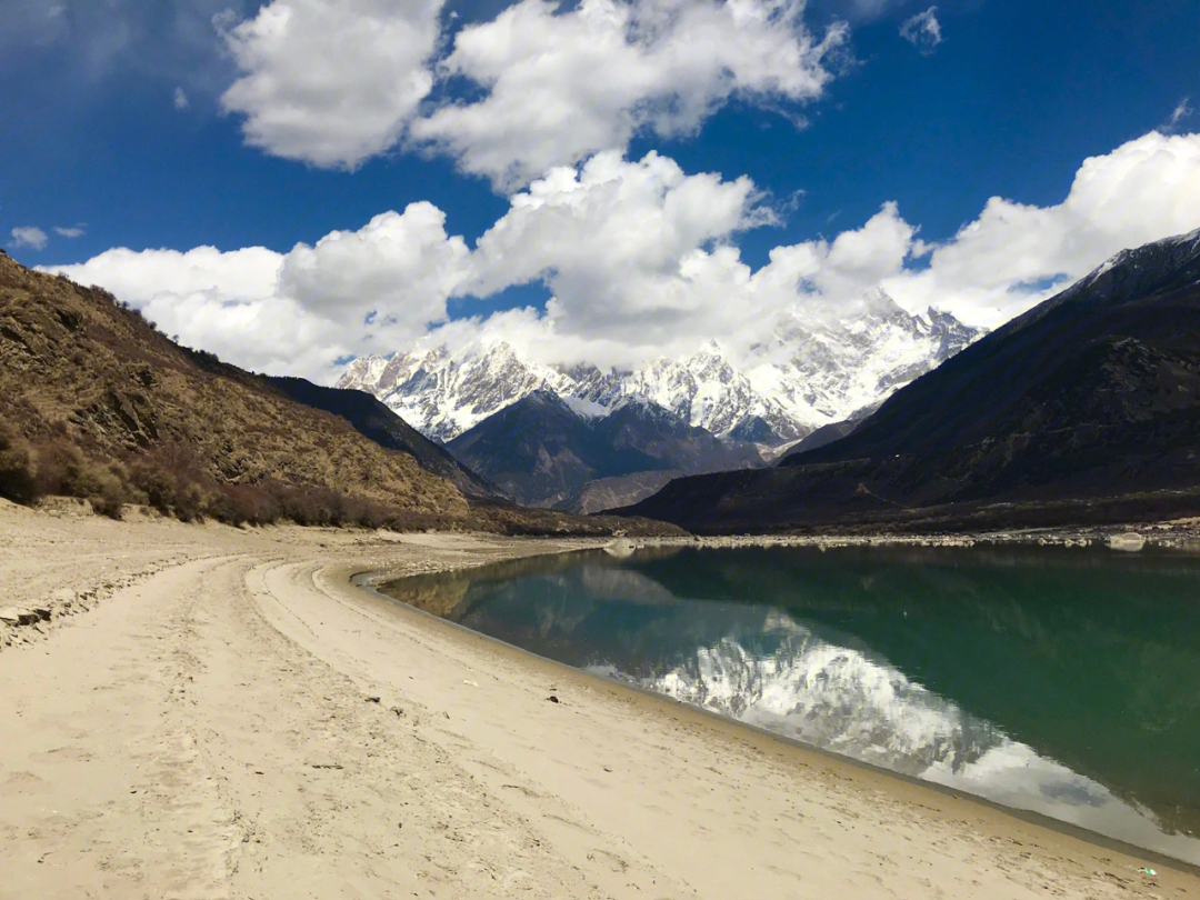 林芝美呀,345图是米拉山口,下了大雪非常美丽,在西藏你能看到路上成群