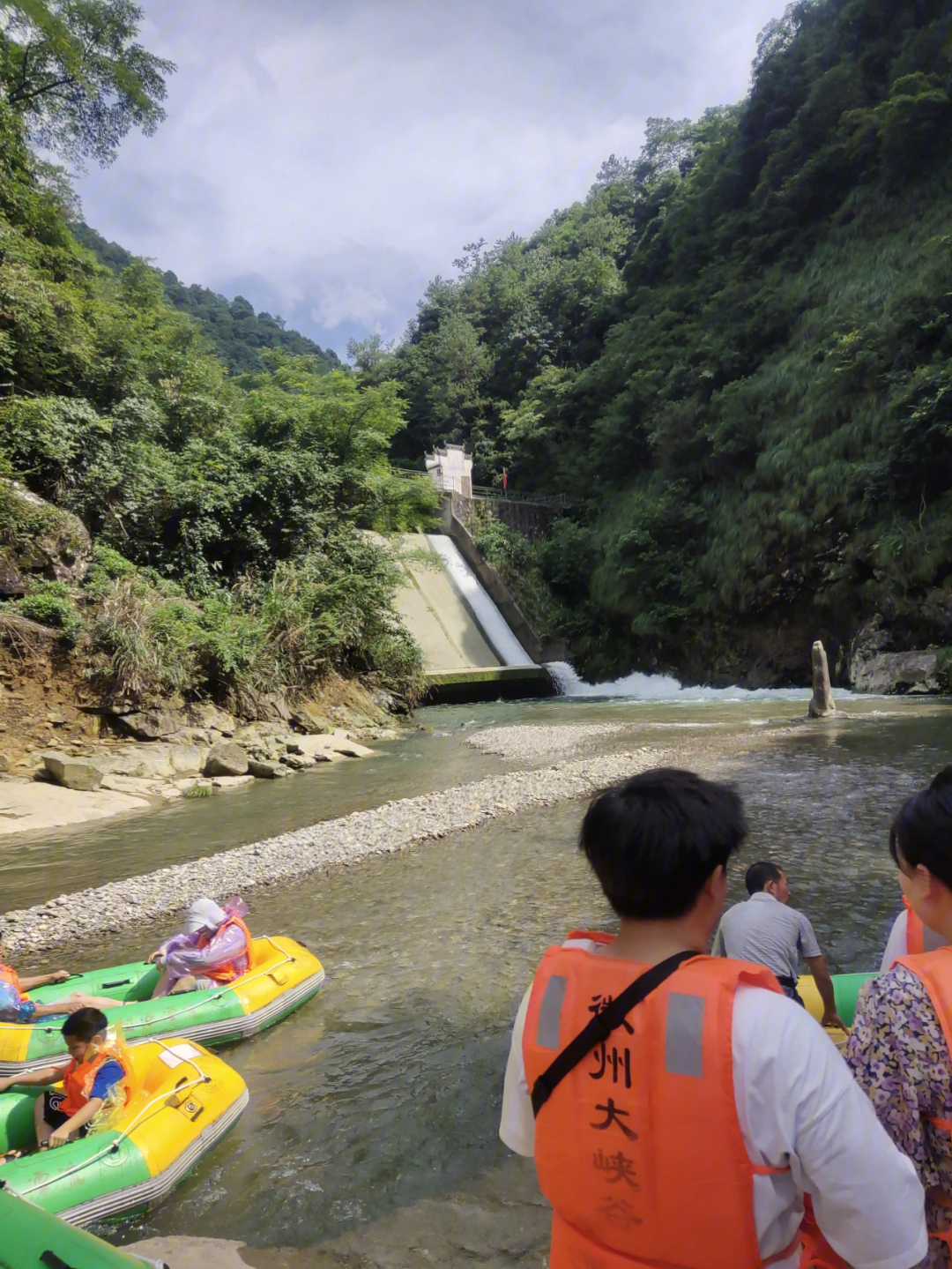 庐江县黄山寨高空漂流图片