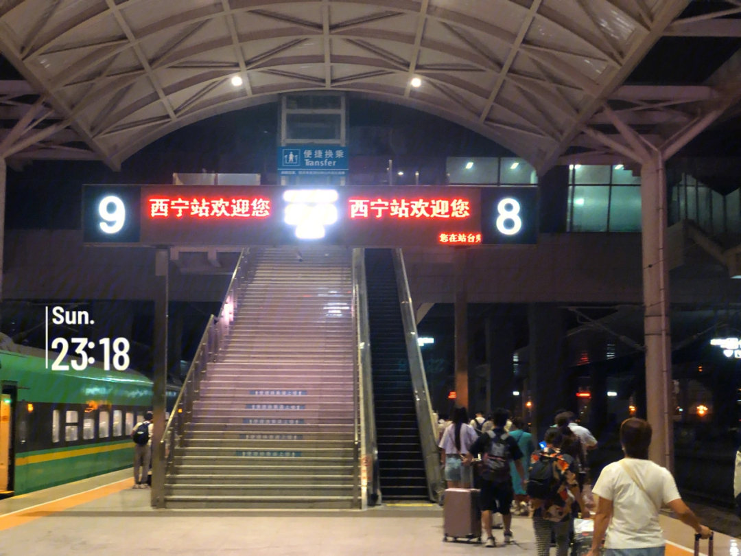 西宁火车站图片站口图片