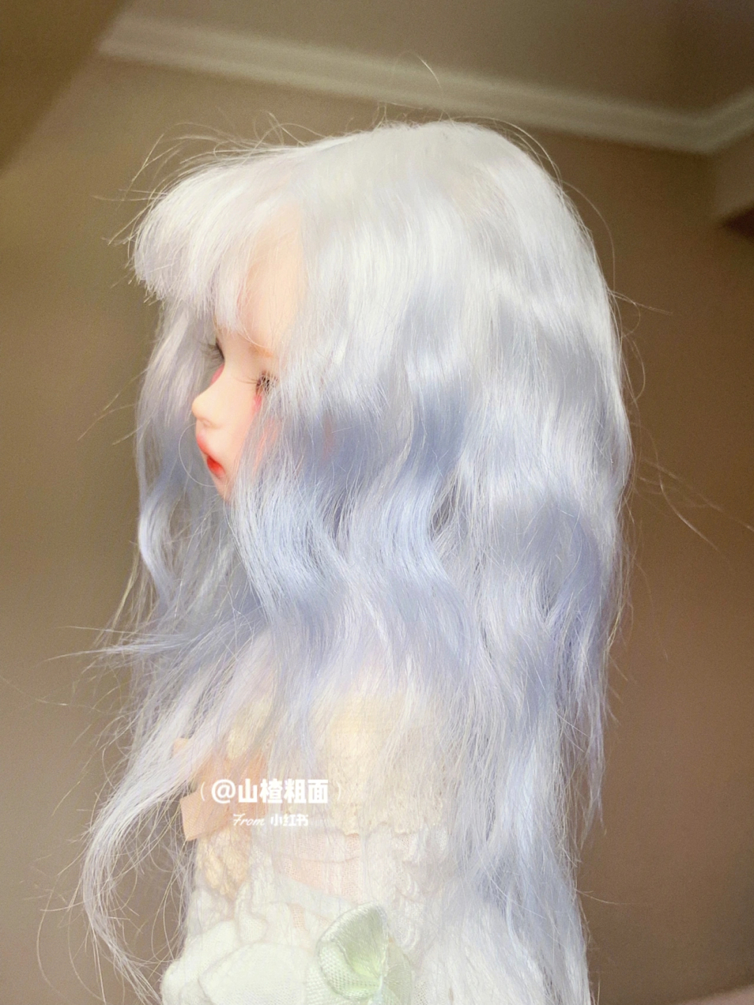蓝白色渐变头发图片