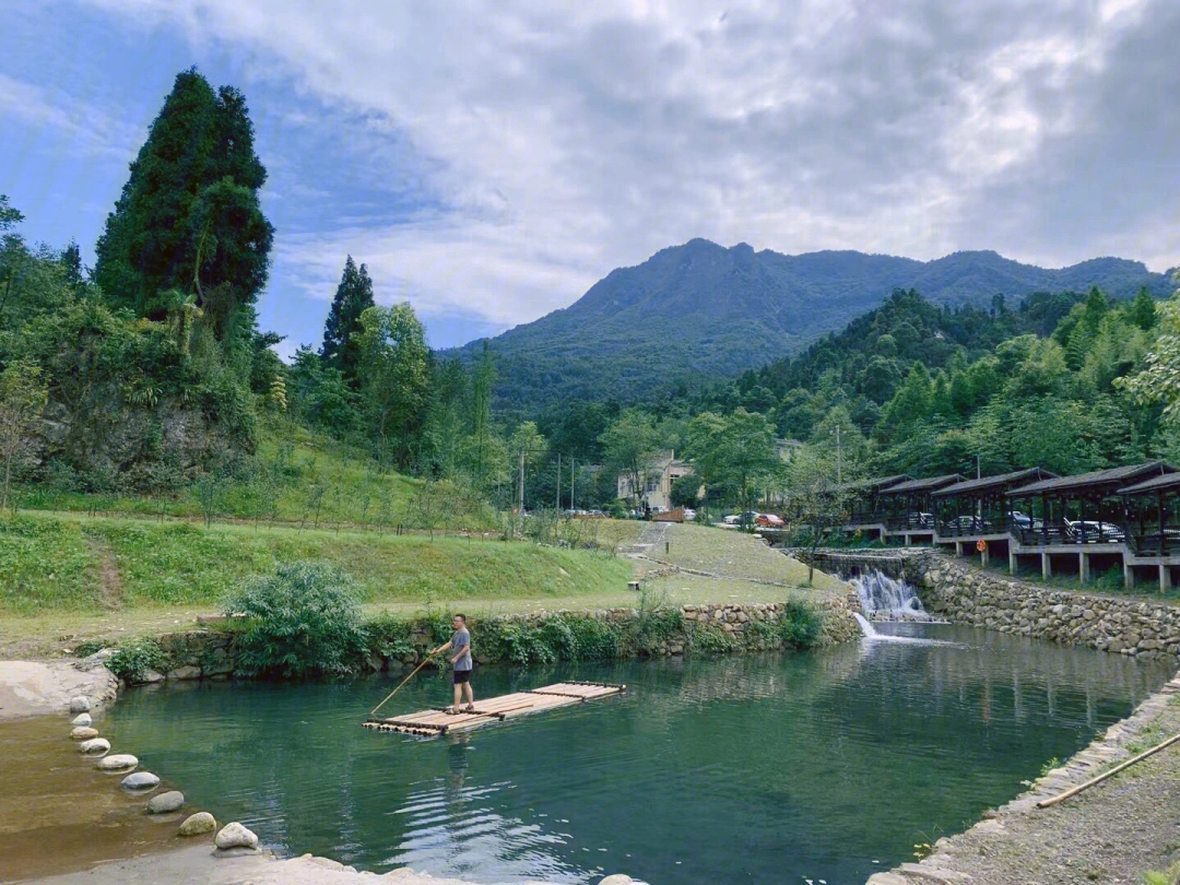 成都周边夏日玩水好去处彭州春芽村