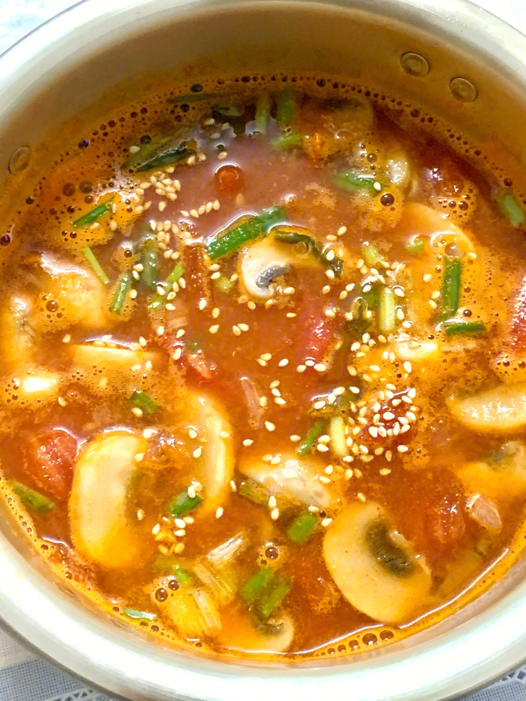 也有中式酸辣汤的味道绝了～大概做法9303一些新鲜的虾,把虾头和