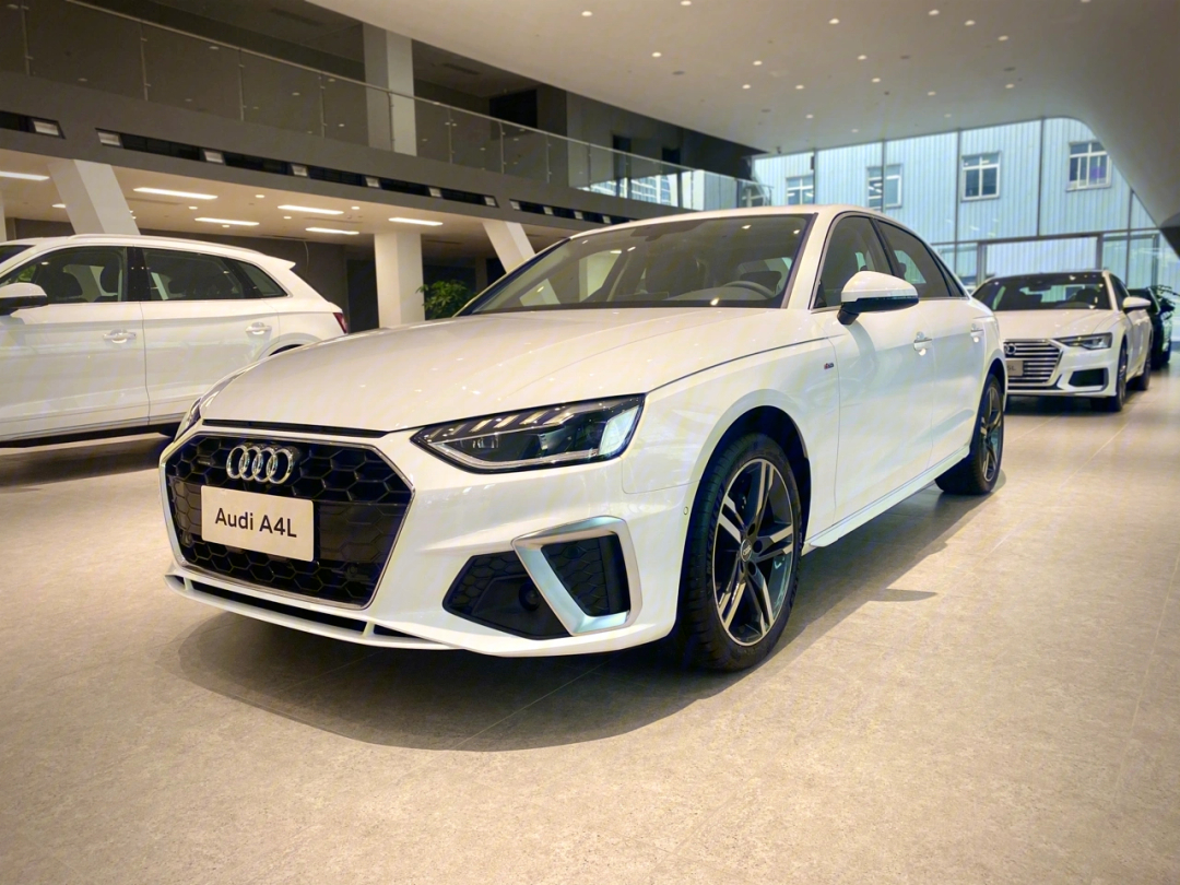 奥迪 a4l 40 tfsi quattro