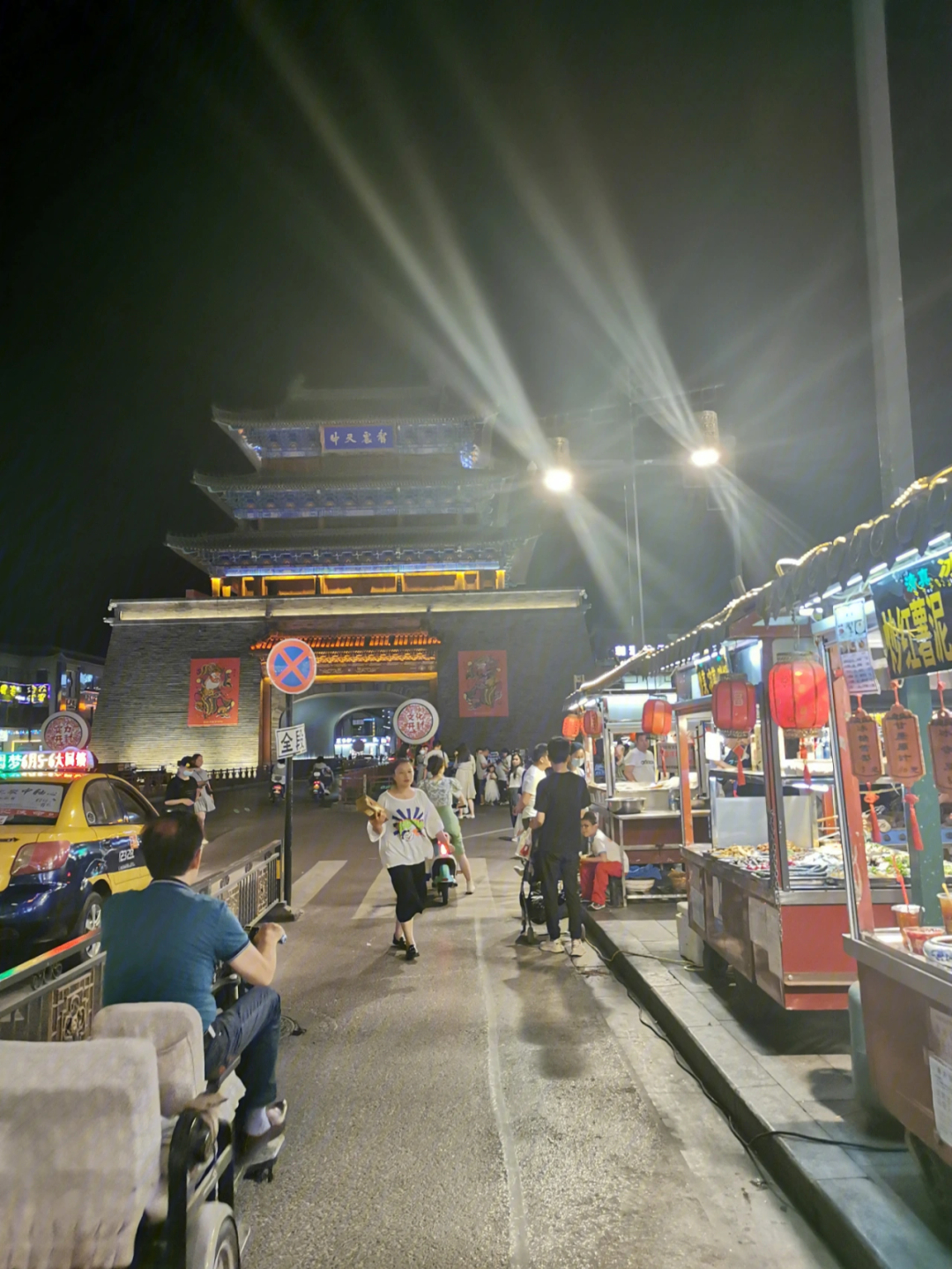 开封书店街夜市图片