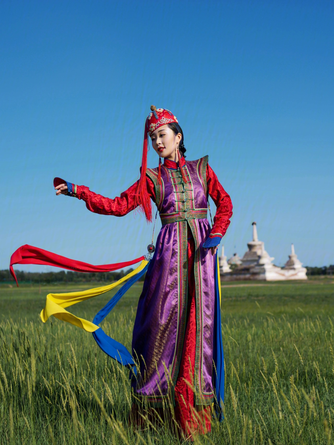 蒙古袍蒙古族土尔扈特部夏季女性造型