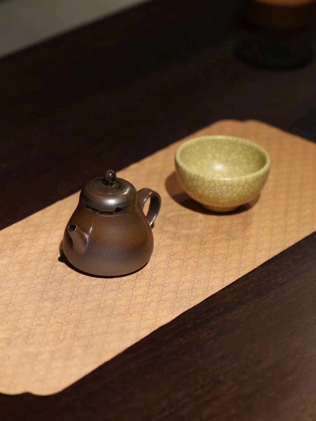 龙泉青瓷茶具铁胎玄石釉梨壶茶道手工壶