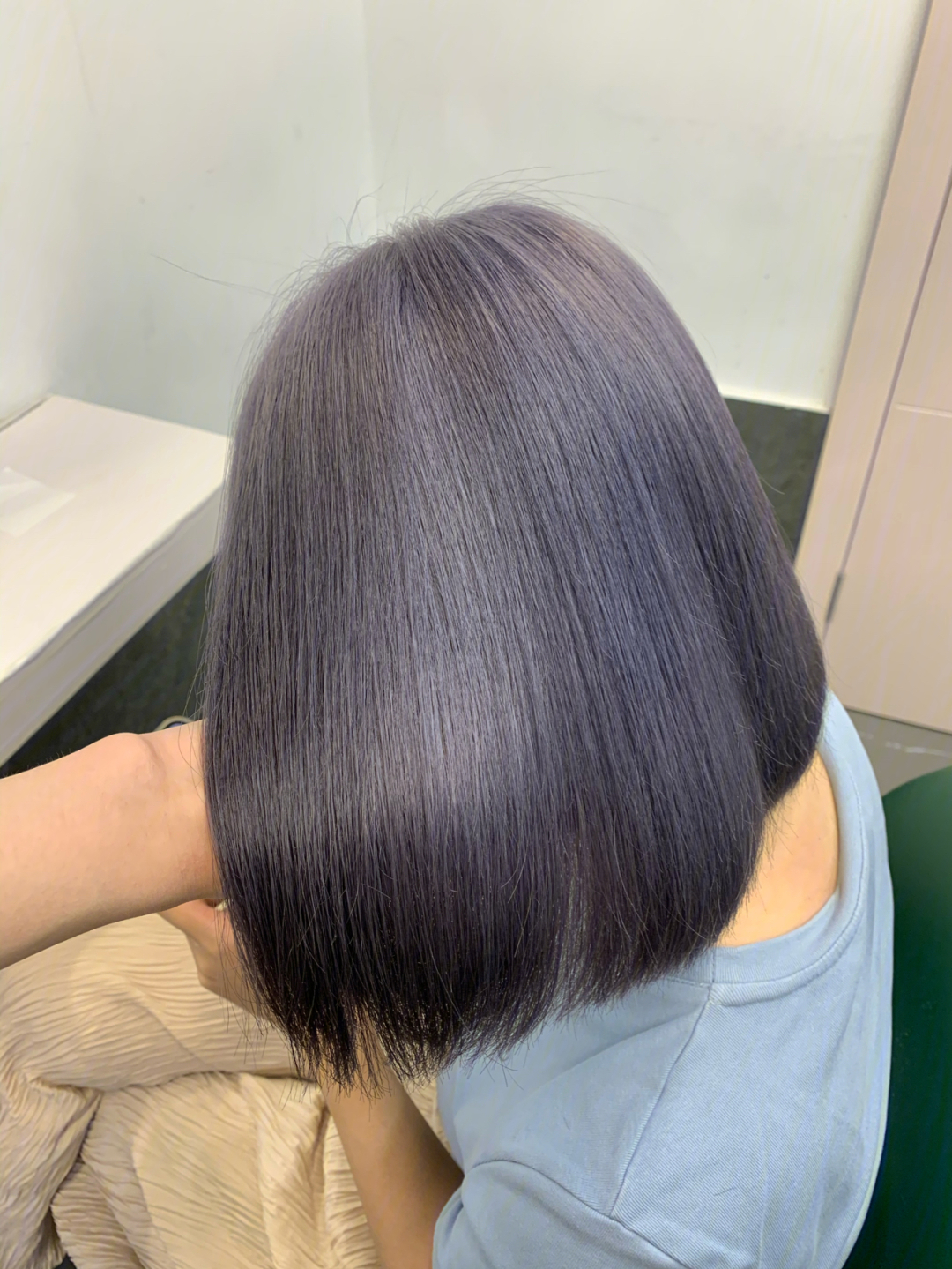 短发单色染紫灰色