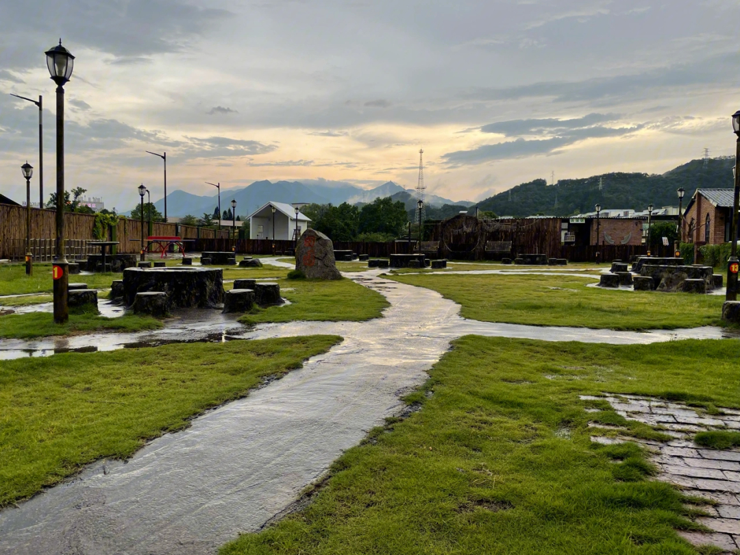 雨后天晴的田园烧烤场我们包场了