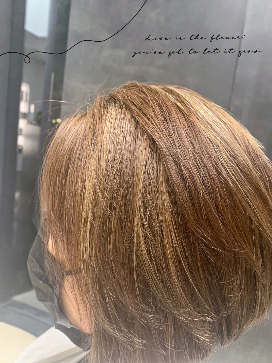 掉色也好看的发色,底色选择特别适合东方女性的栗子棕,挑染个性金棕色