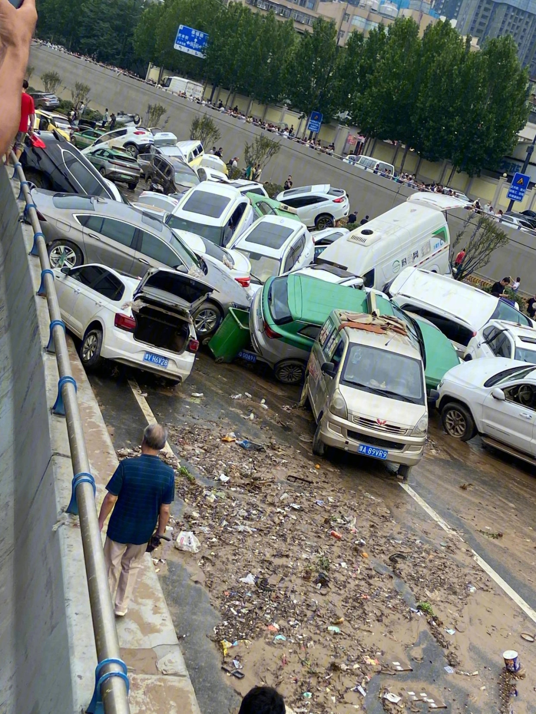 河南郑州暴雨详情图片