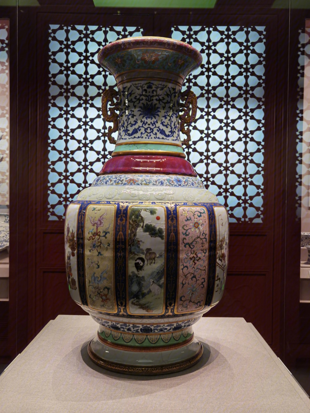 两件国家宝藏的国宝瓷器在故宫武英殿