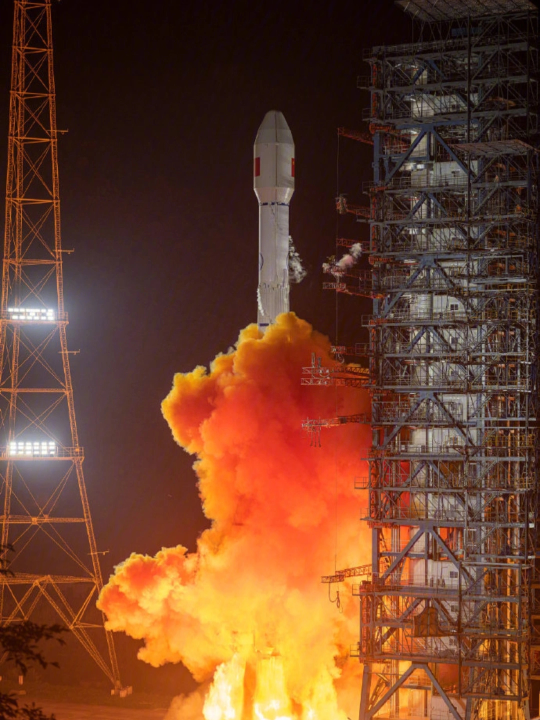 祝贺伟大的祖国成功发射中星2e卫星