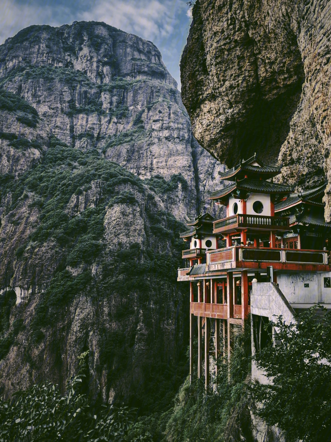 半山上的奇观千年悬空寺