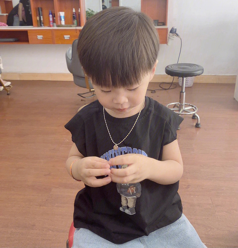 小男生的韩式发型