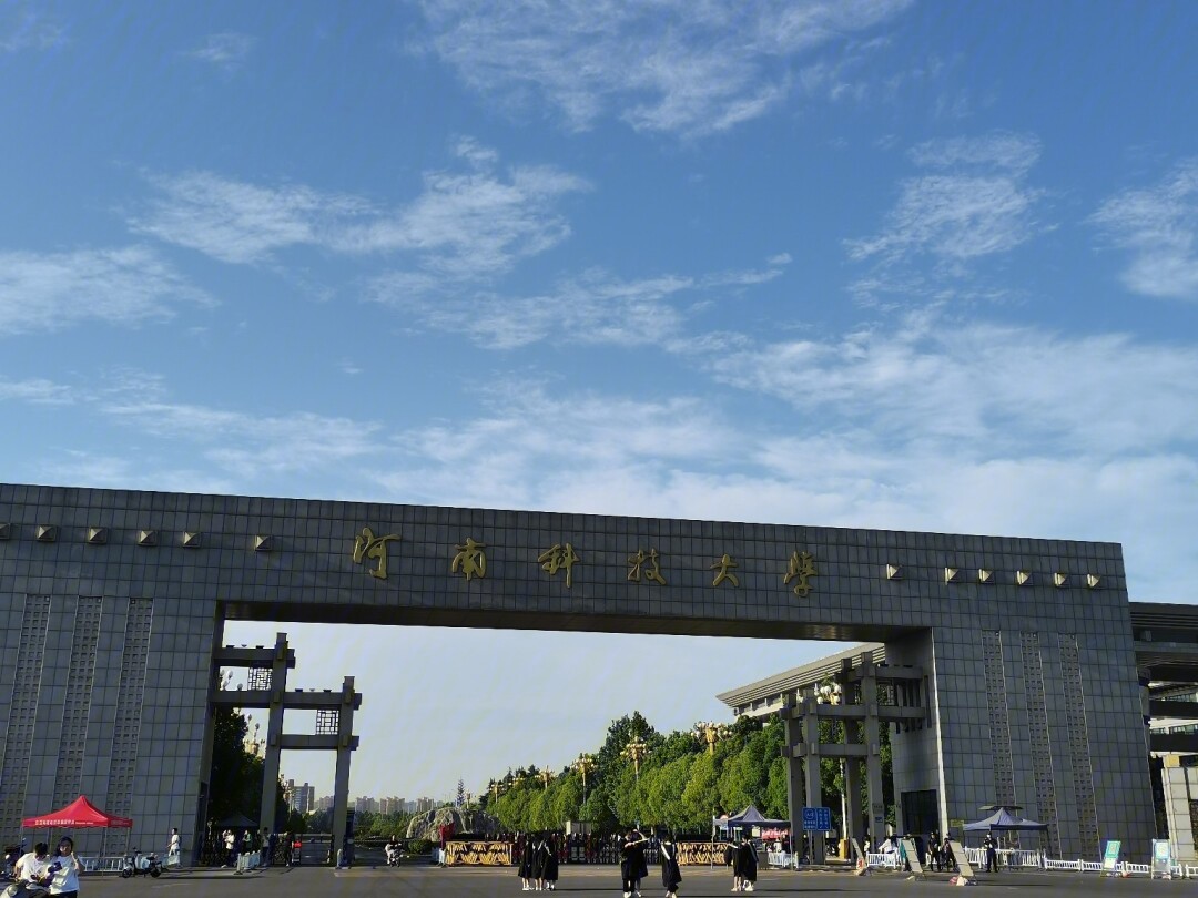 河南科技大学位于十三朝古都:洛阳学校很大,风景也不错(跑男在咱们