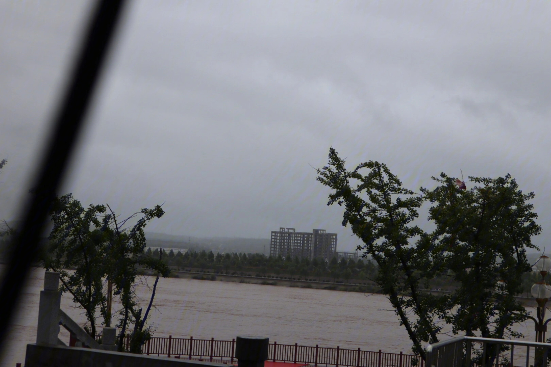 文水县大雨图片