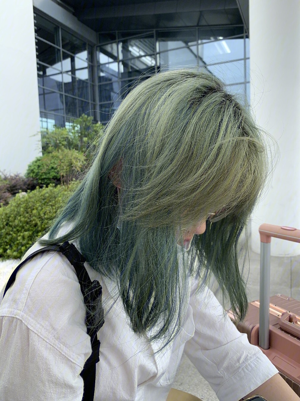 蓝色→绿色