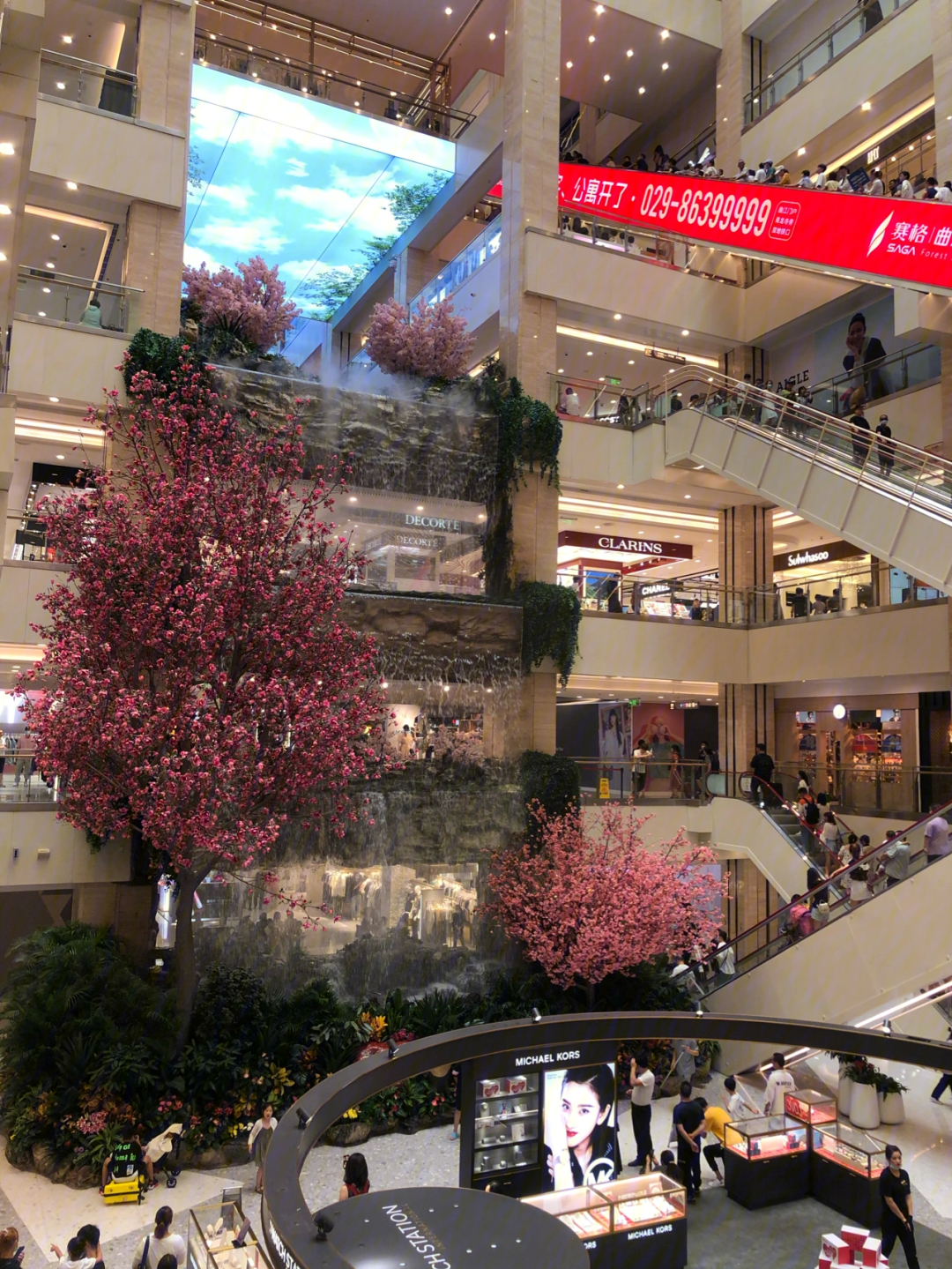 西安赛格购物中心亚洲第一长电梯