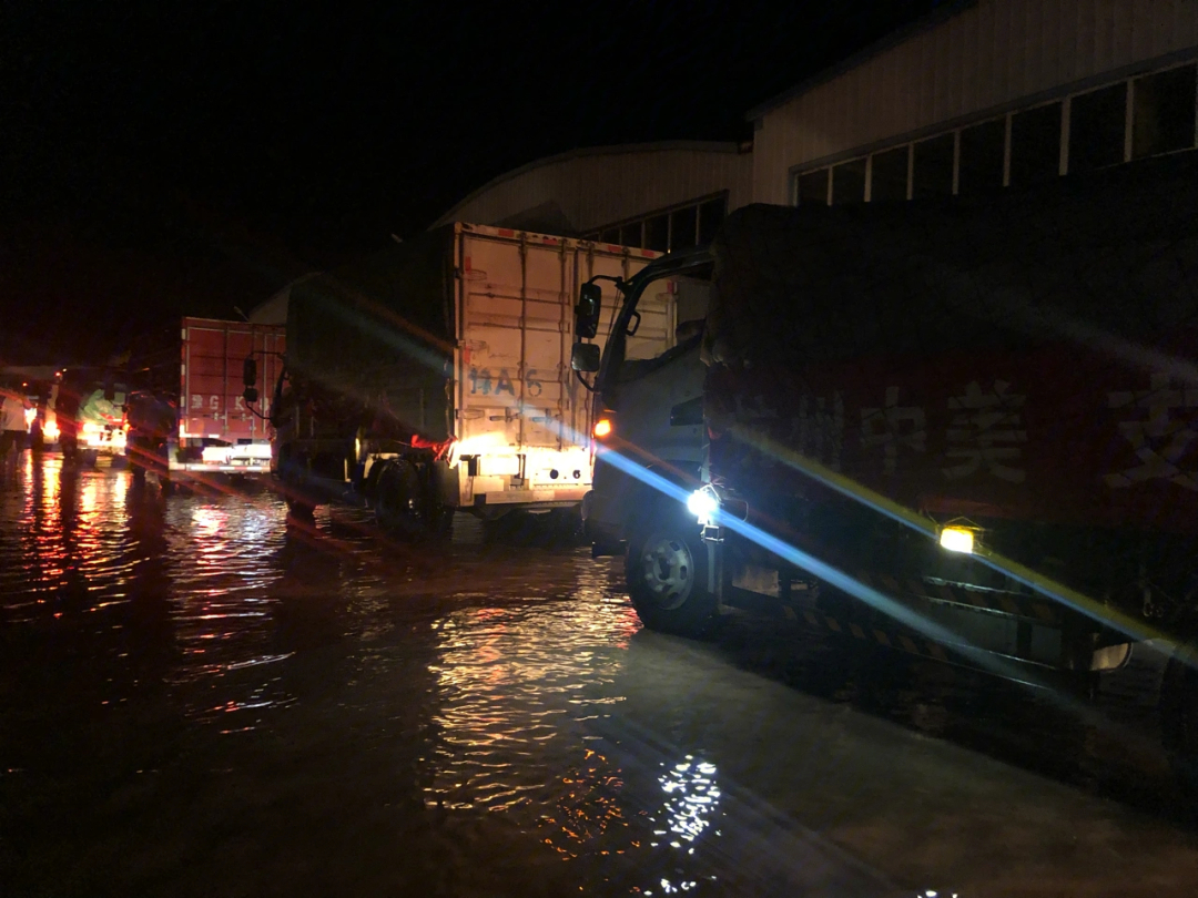 河南卫辉暴雨图片