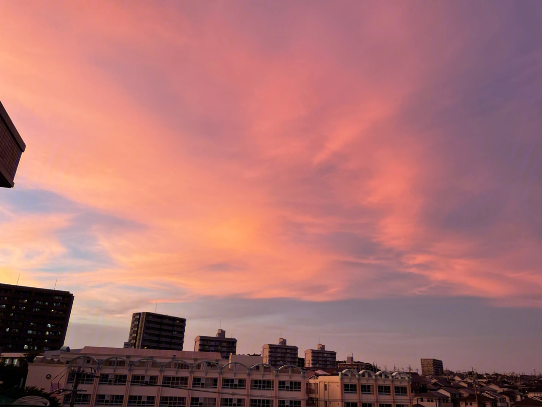 夏日黄昏的天空