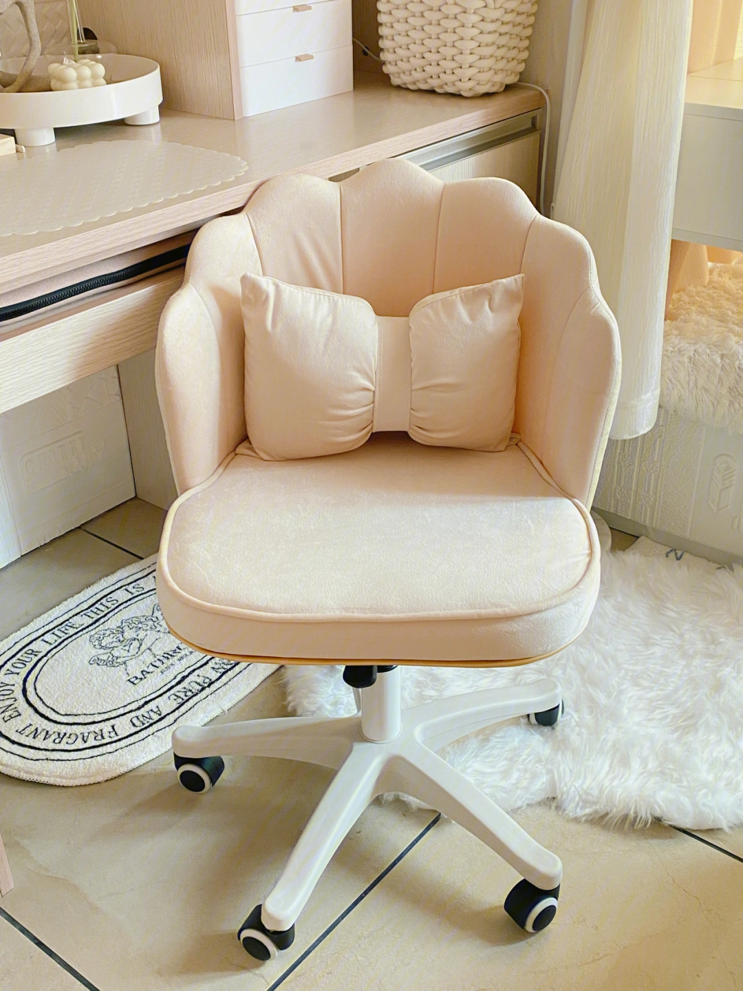 设计灵感源自泡芙的木质座椅系列