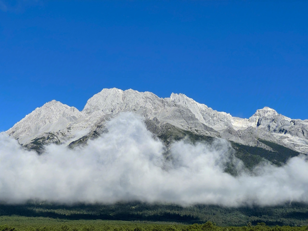 夏季玉龙雪山