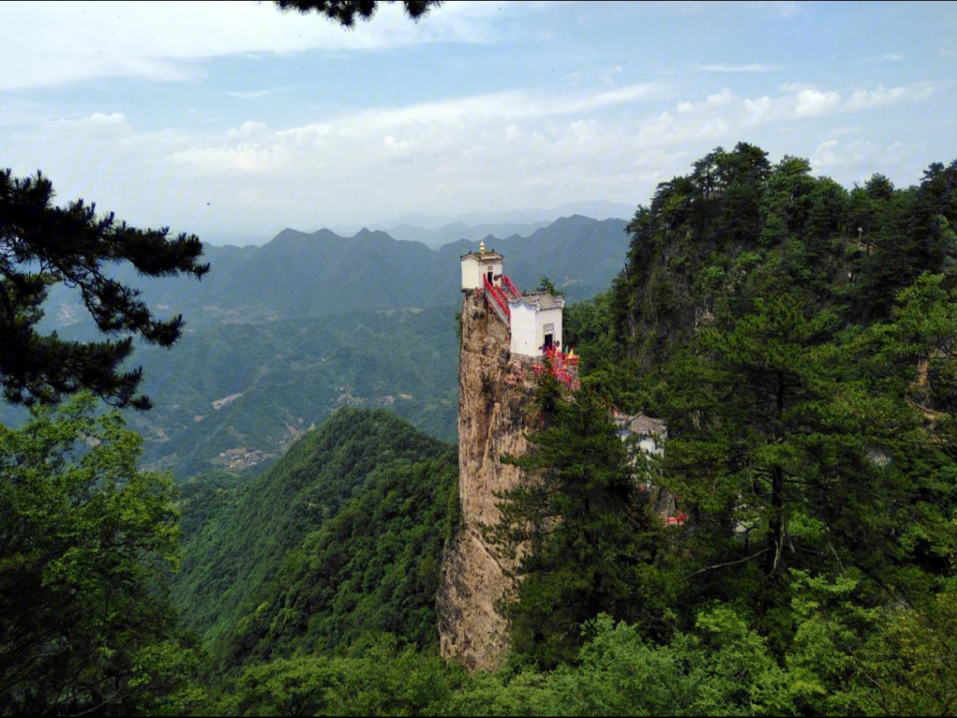 月亮里面有什么 塔云山景区地处镇安县柴坪镇,坐标于商洛市境内