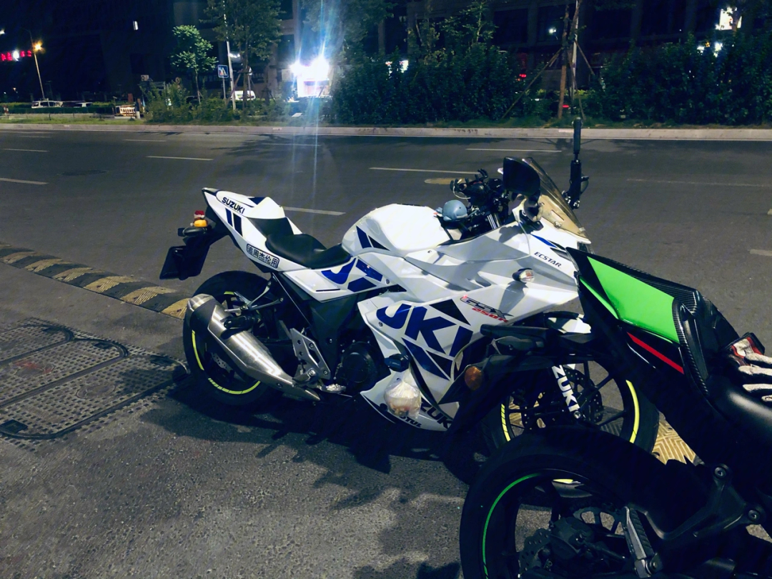 持续变白停不下来的细节改色gsx250r