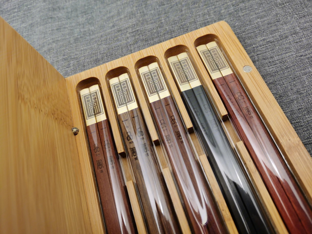 呈现鸿拓5福红木筷子镀金不变形家庭套装木盒高档礼品筷私人刻字定制