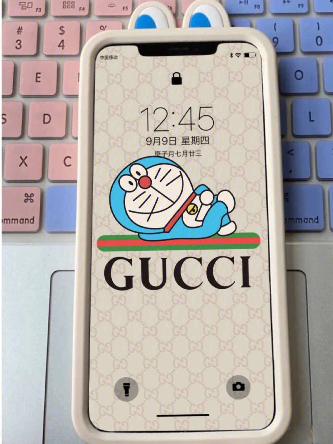 gucci哆啦a梦联名桌垫图片