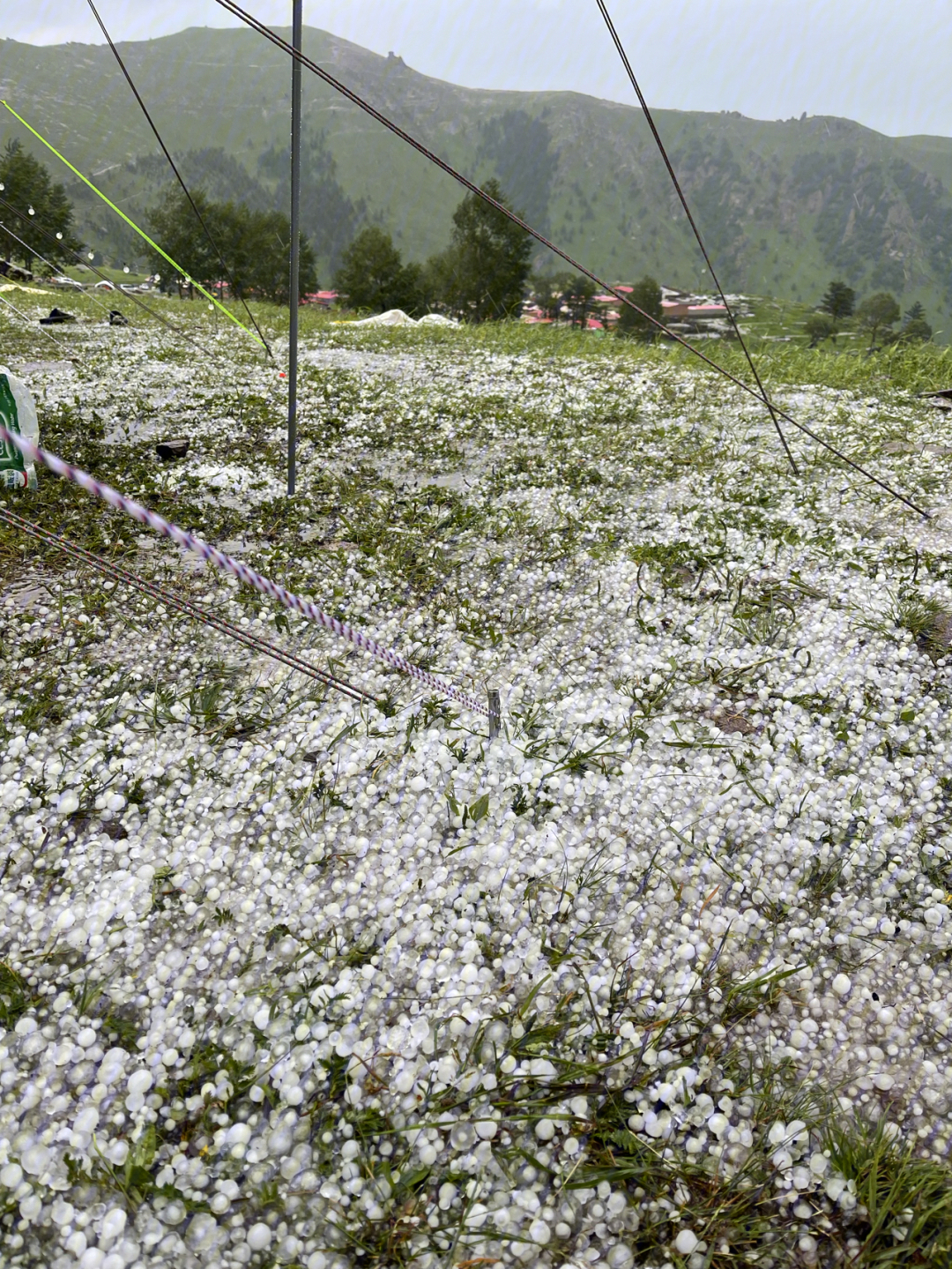 露营就是接触大自然去野外体验生活,大雨 打雷 下雹子 刮大风这回体验