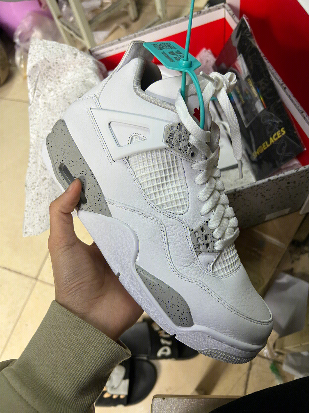 aj4白水泥真假图片