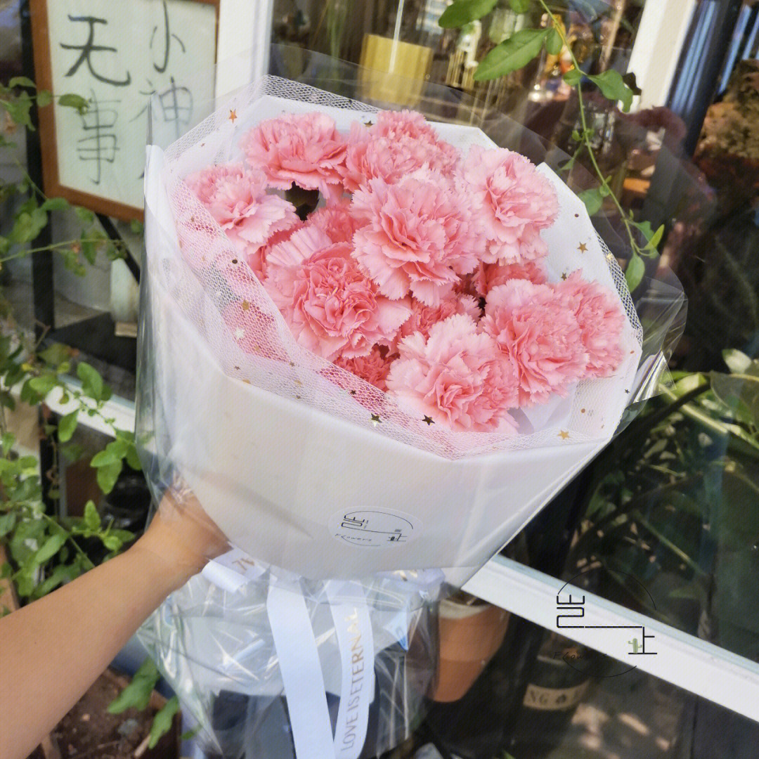 芒市岂止花店康乃馨花束送妈妈的花束