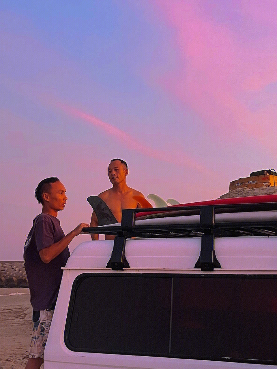 海哥和鑫仔的91海里的浪漫是只属于浪仔的夕阳@911冲浪俱乐部
