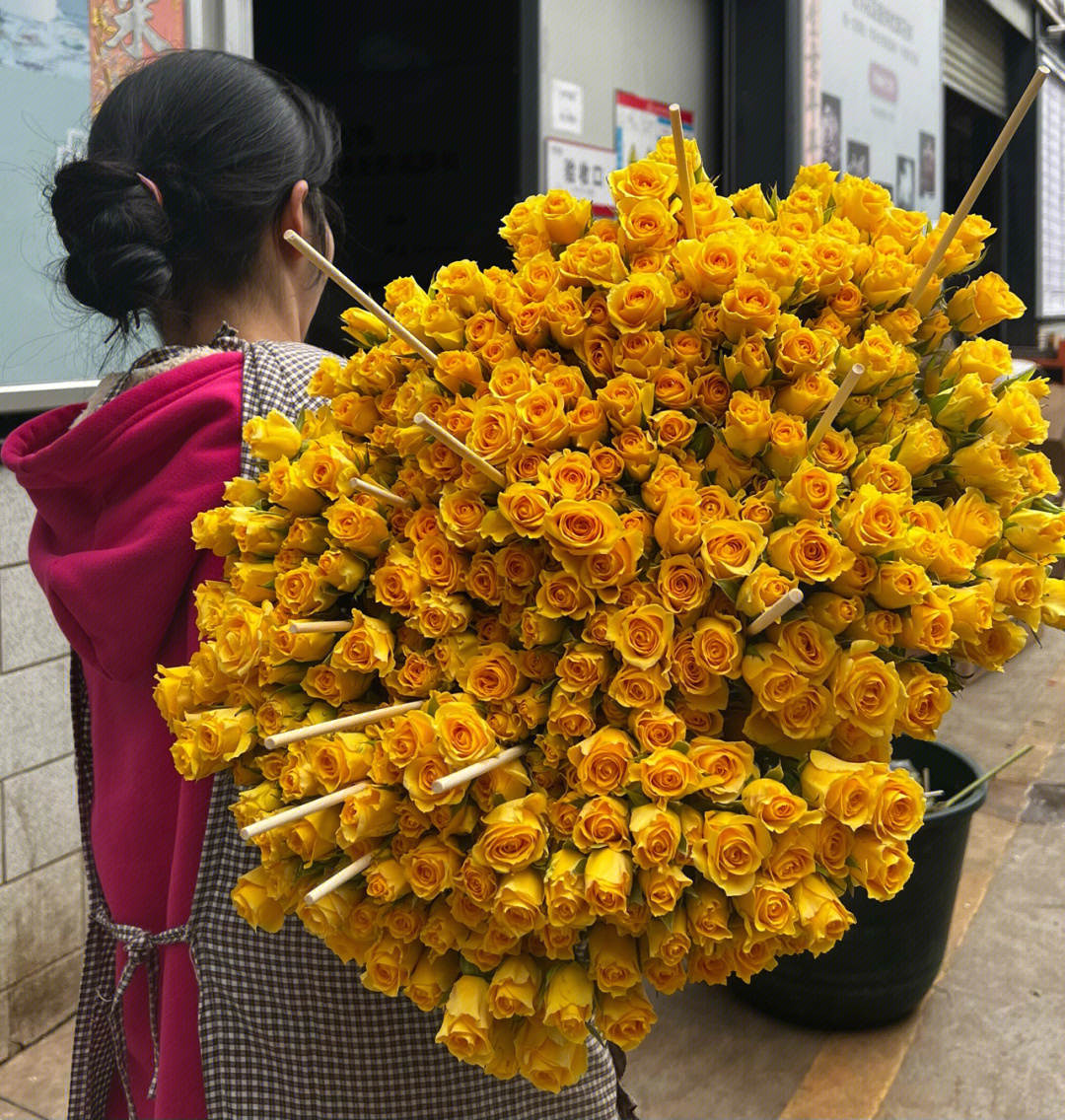 橙色多头泡泡花语图片