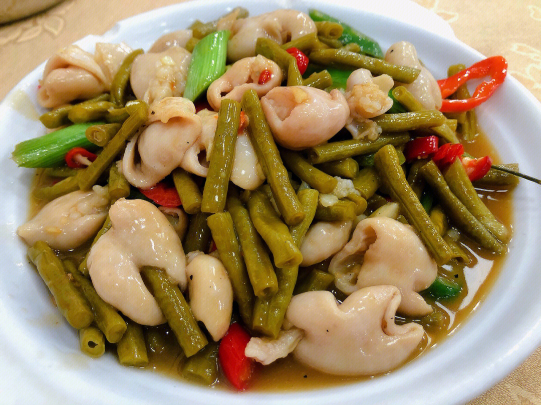 酸豆角炒肥肠 白灼牛百叶 芋禾焖鲶鱼惠州客家菜的特点就是酸和辣,量