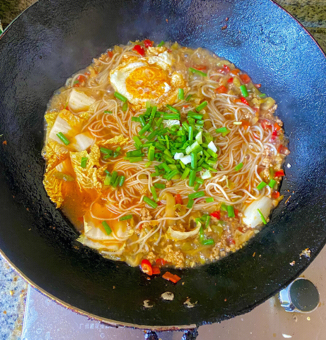 咔原地鼓掌湘西粉 太好吃啦 操作贼贼简单废话不多说 上教程食材:粉干