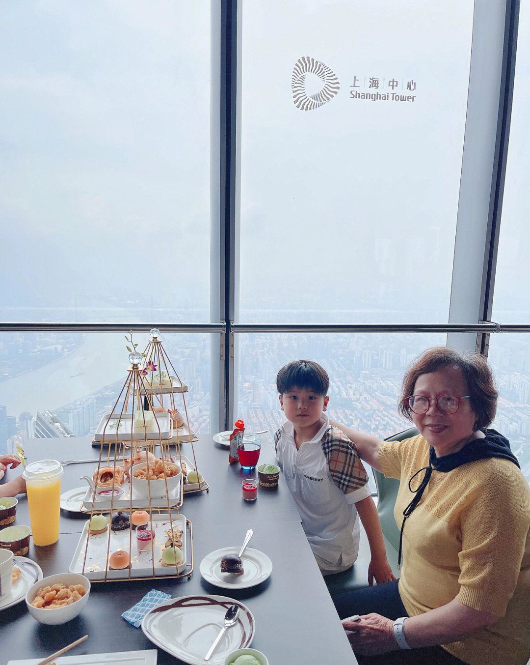 上海中心119层下午茶图片